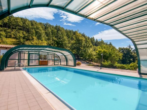 Agriturismo in the Appenines with covered swimming pool and bubble bath Apecchio